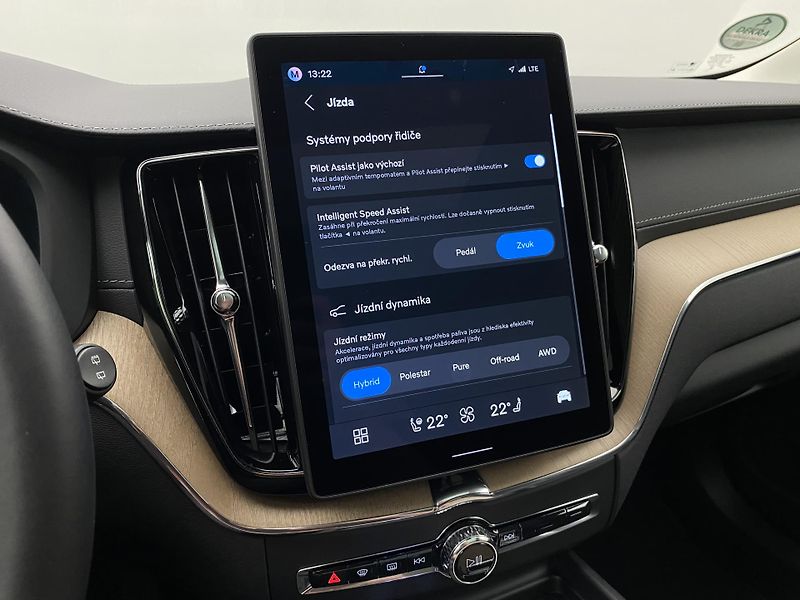 Volvo XC60 T8 AWD RECHARGE DARK ULTRA CZ - fotka 45 z 59