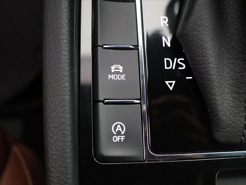 Škoda Superb 2,0 TDI 110kW DSG L&K DPH CZ - fotka 24 z 33
