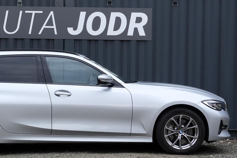 BMW Řada 3 330e xDrive, ACC, Tažné - fotka 11 z 39