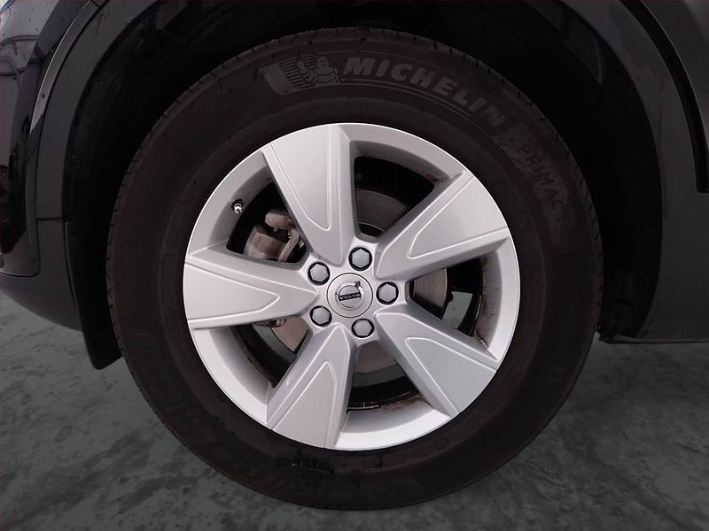 Volvo XC40 (2024) T2 - fotka 15 z 21