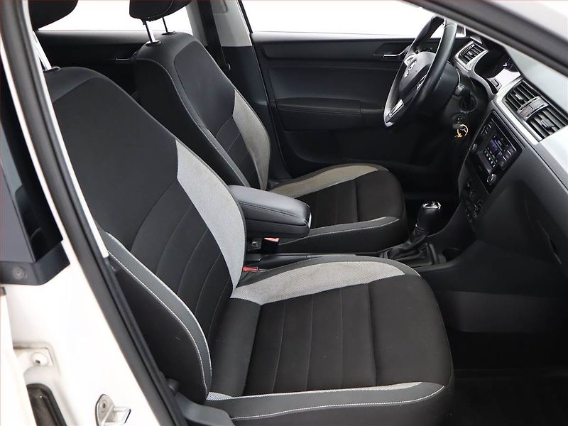 Škoda Rapid (2017) Spaceback 1.2 TSI, Automat - fotka 7 z 13