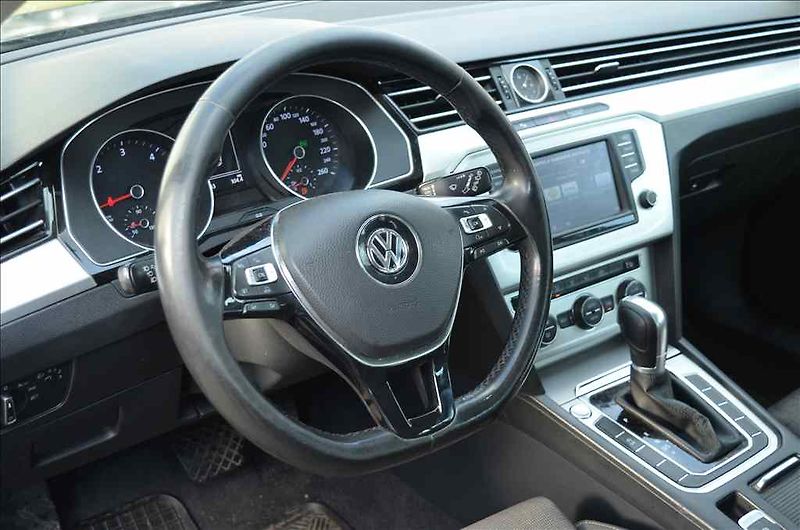 Volkswagen Passat (2015) VARIANT 2,0 TDI DSG - fotka 13 z 21