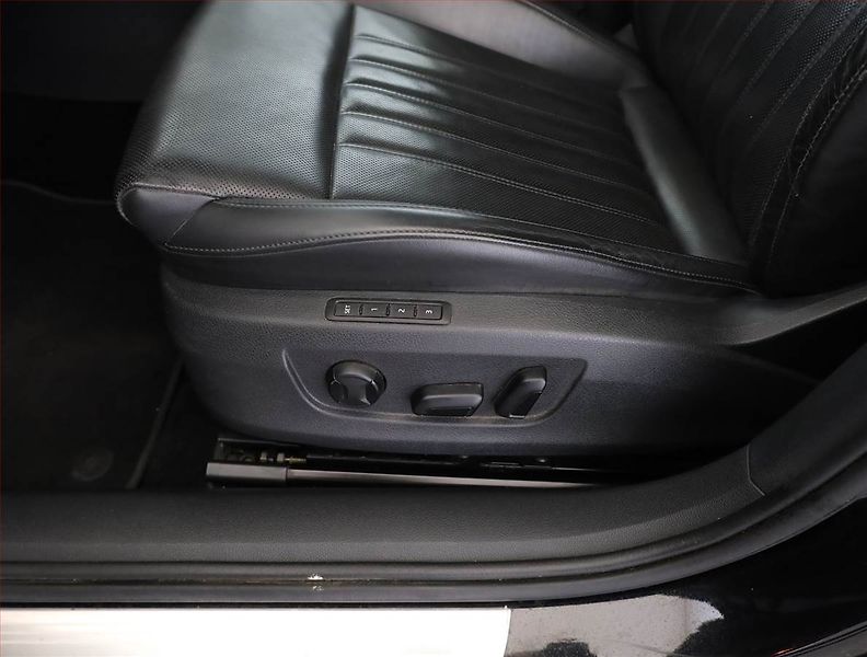 Škoda Superb (2017) Laurin&Klement 1.8 TSI, Kůže - fotka 19 z 21