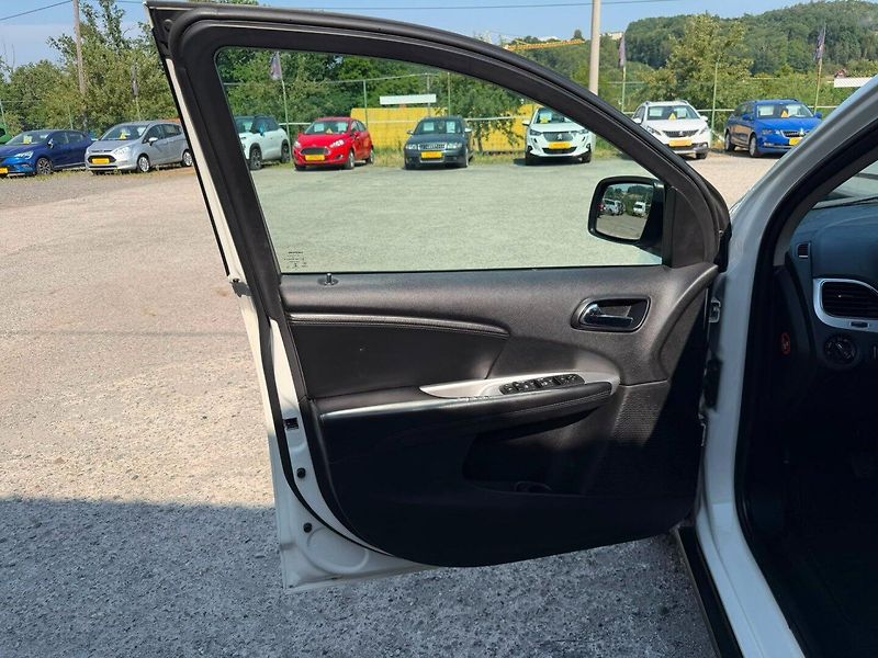 Fiat Freemont 2.0JTD 7-míst/Tempomat/Tažné - fotka 15 z 35