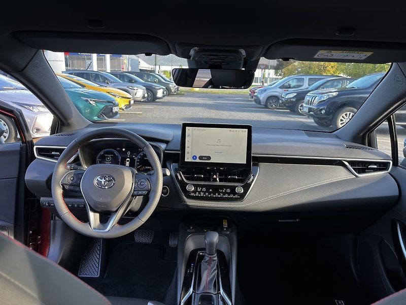 Toyota Corolla TS 2.0 Hybrid GR Sport - fotka 16 z 27