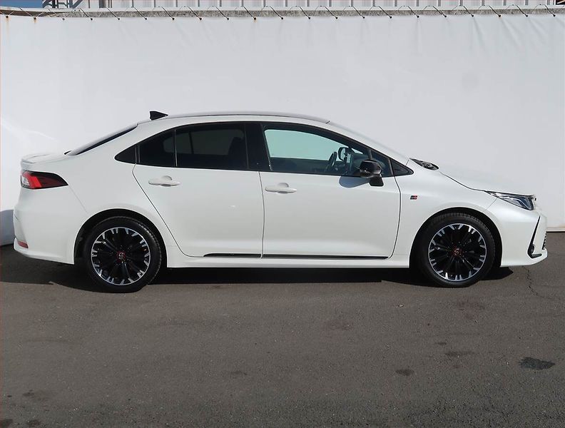 Toyota Corolla (2022) GR Sport 1.8 Hybrid, Hybrid - fotka 6 z 21