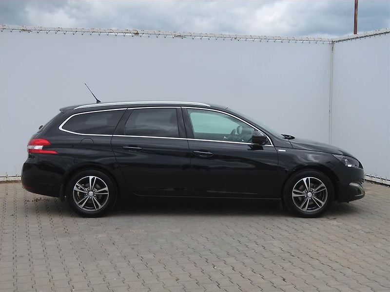 Peugeot 308 (2016) 1.2 e-THP, Serv.kniha - fotka 6 z 17