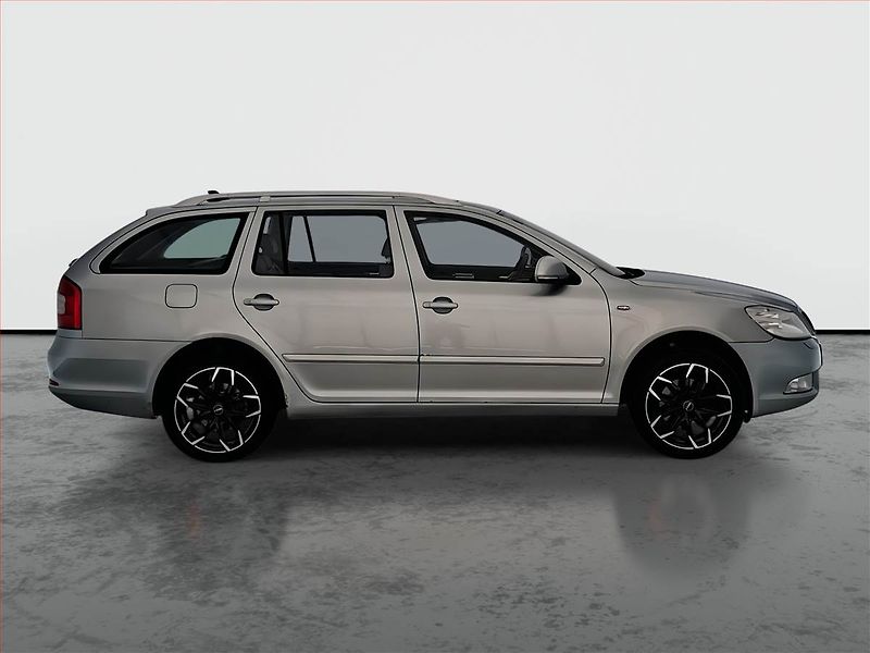 Škoda Octavia (2011) 2.0 TDI, Xenony, Tempomat - fotka 6 z 17