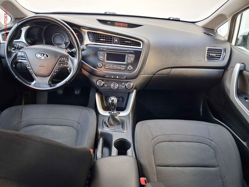 Kia Ceed (2017) 1.4 CVVT, ČR, LED, park.čidla - fotka 8 z 17