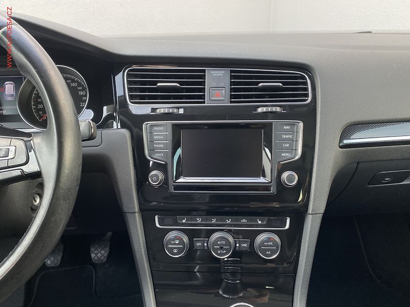 Volkswagen Golf (2013) 1.4 TSi, Highline, bixen - fotka 12 z 18