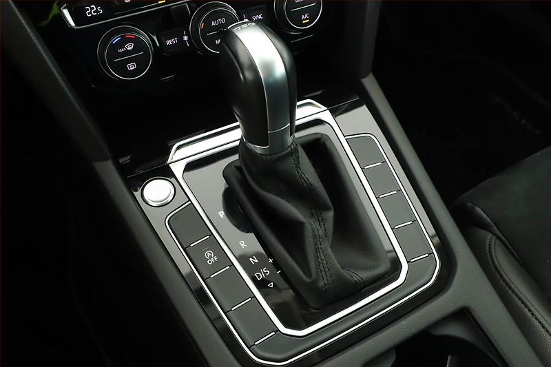 Volkswagen Passat (2019) 2.0 TDI, Automat, Navi - fotka 16 z 21