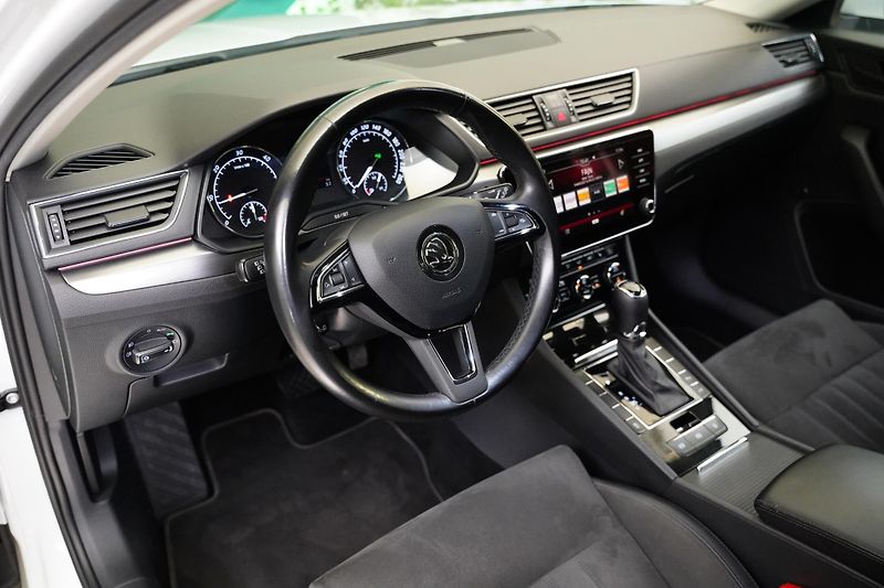 Škoda Superb - fotka 13 z 29