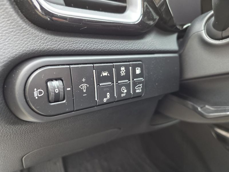 Kia XCeed (2020) 1.6-PLUG-IN HYBRID-1.MAJITEL - fotka 19 z 19