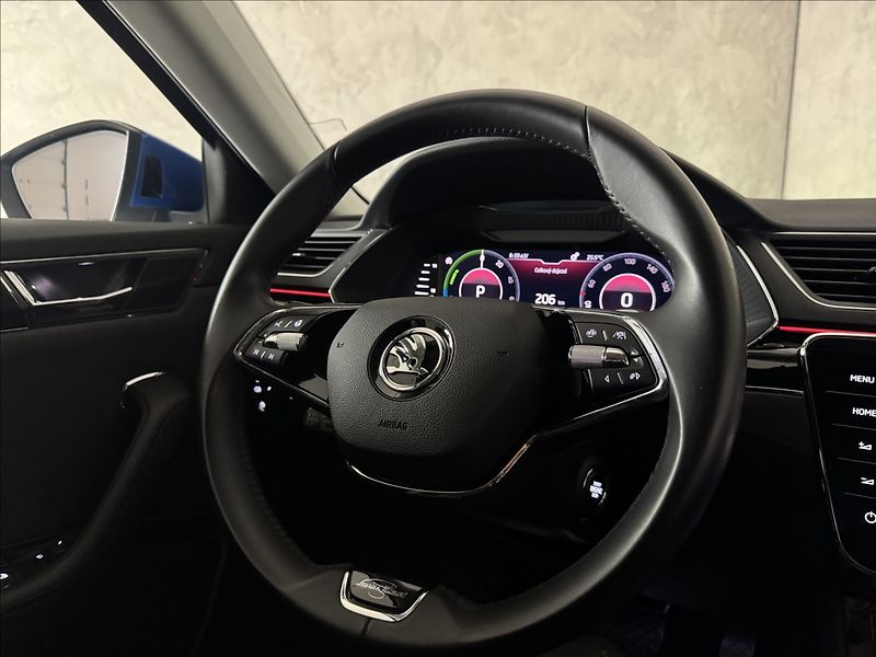 Škoda Superb 1,4 TSi  DSG iV L&K LED Assist - fotka 47 z 50