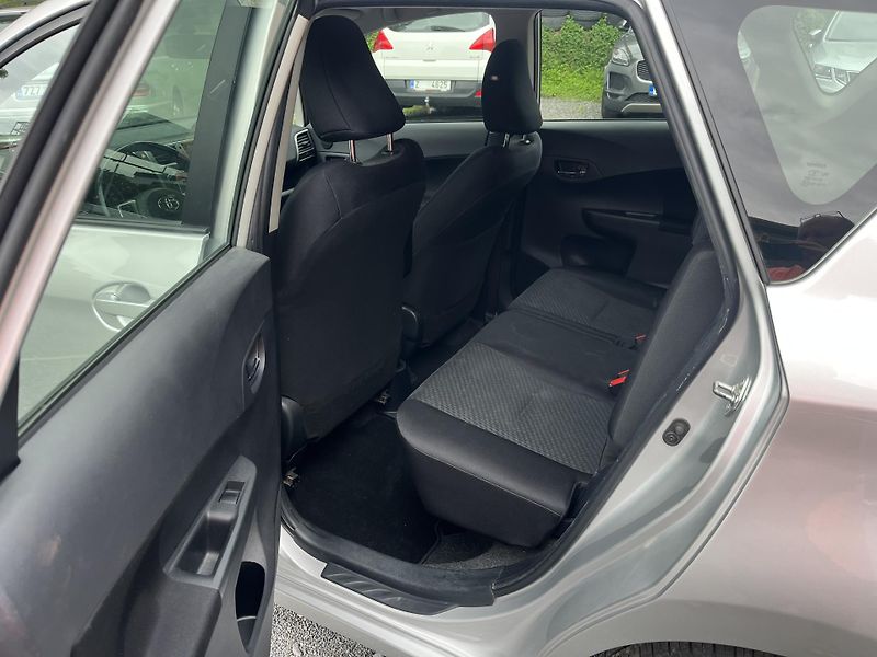 Toyota Verso (2012) 1,3 VVTi 73 Kw - fotka 10 z 18