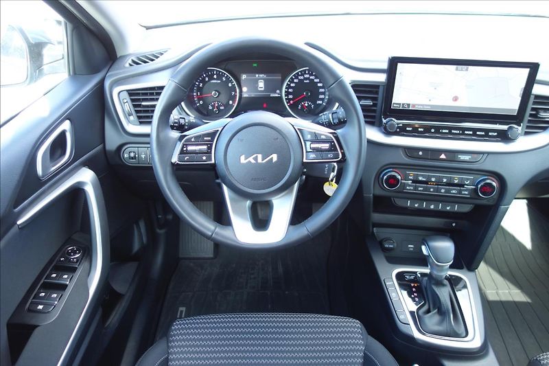 Kia Ceed 1,5 T-GDi,ČR,1 MAJ.,SERV.KN. - fotka 17 z 40