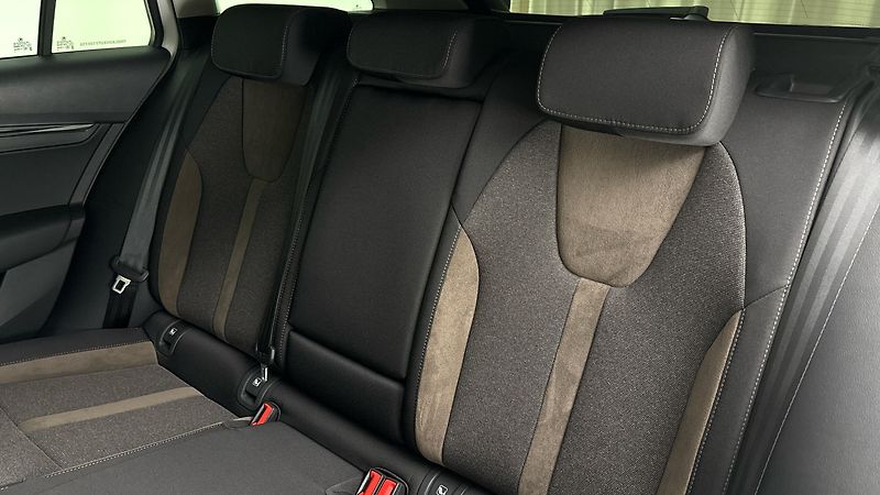 Škoda Octavia 2.0 TDI DSG 4x4 Scout Combi - fotka 16 z 27