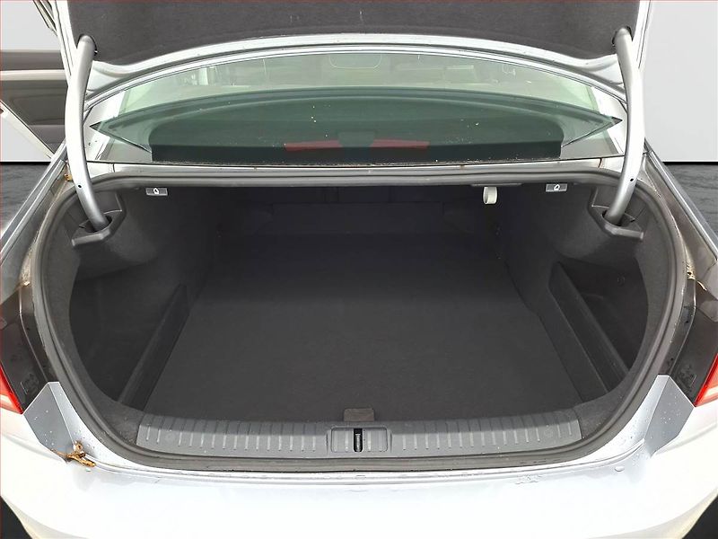 Volkswagen Passat (2022) 2.0 TDI - fotka 14 z 16