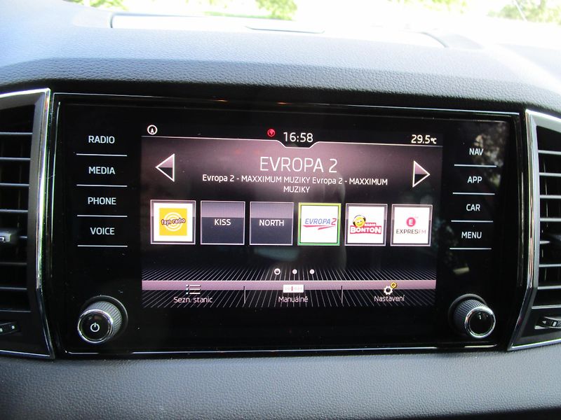 Škoda Karoq 1,6TDI-85KW-DSG-NOVÁ STK - fotka 19 z 30