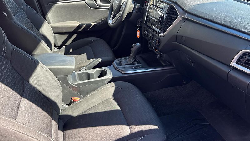Isuzu D-Max (2025)  Double Cab AT 4x4 1.9 120kW - fotka 13 z 29