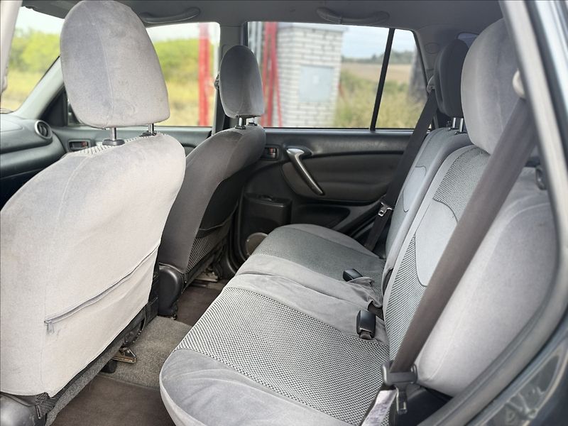 Toyota RAV4 2,0 D-4D 4X4 TAŽNÉ - fotka 14 z 22