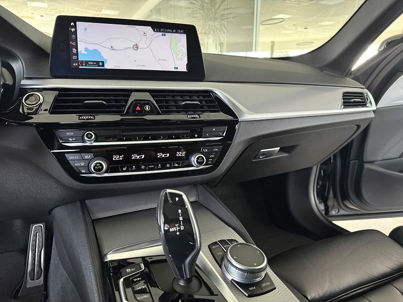 BMW Řada 5 530i xDrive*M-SPORT*REZERVACE! - fotka 20 z 42
