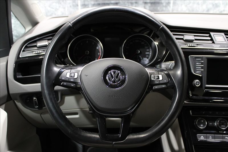 Volkswagen Touran 1,4 TSI DSG Highline blue pear - fotka 20 z 30