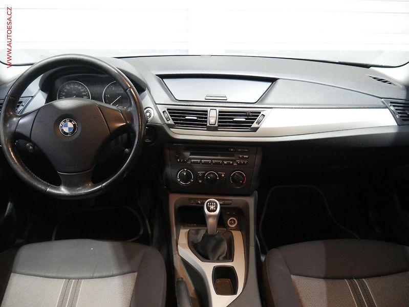 BMW X1 (2010) 2.0 D xDrive18d, AC, park - fotka 8 z 14