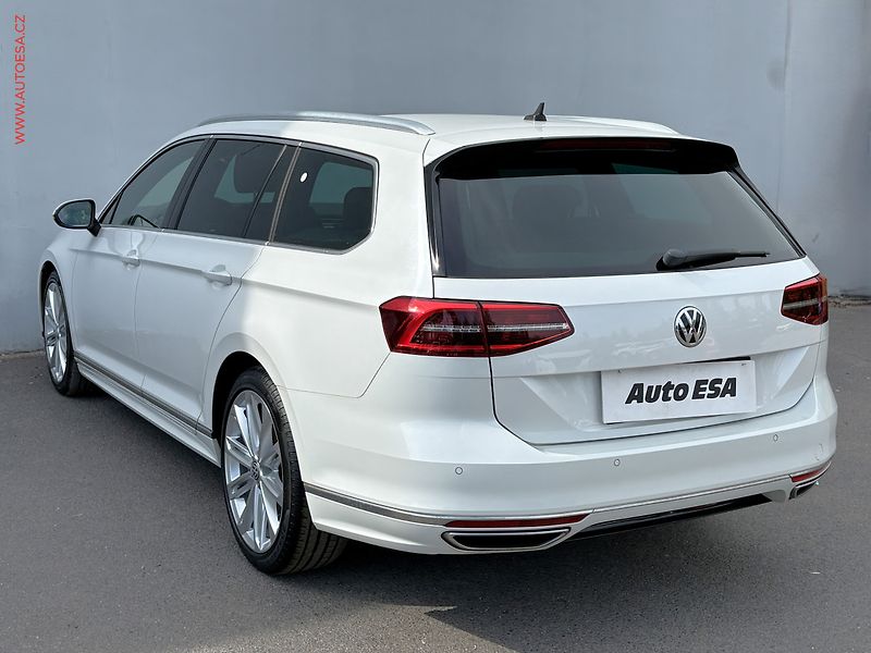 Volkswagen Passat (2017) 2.0 TSi, R-Line, DSG, panor - fotka 6 z 18