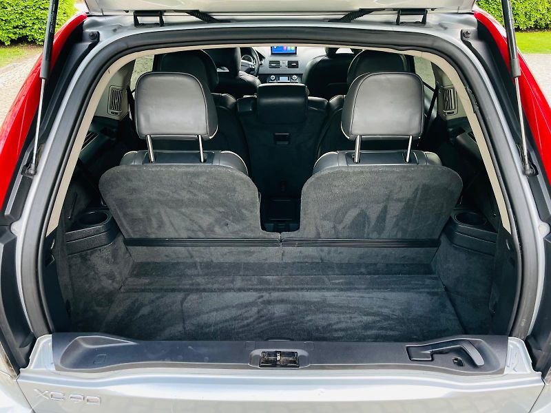 Volvo XC90 2.4 D5 4x4 AUT SERVISKA TAŽNÉ - fotka 21 z 49
