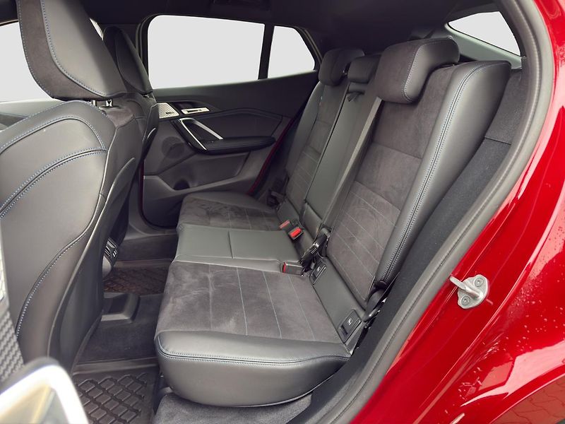 BMW X2 sDrive20i - fotka 16 z 23