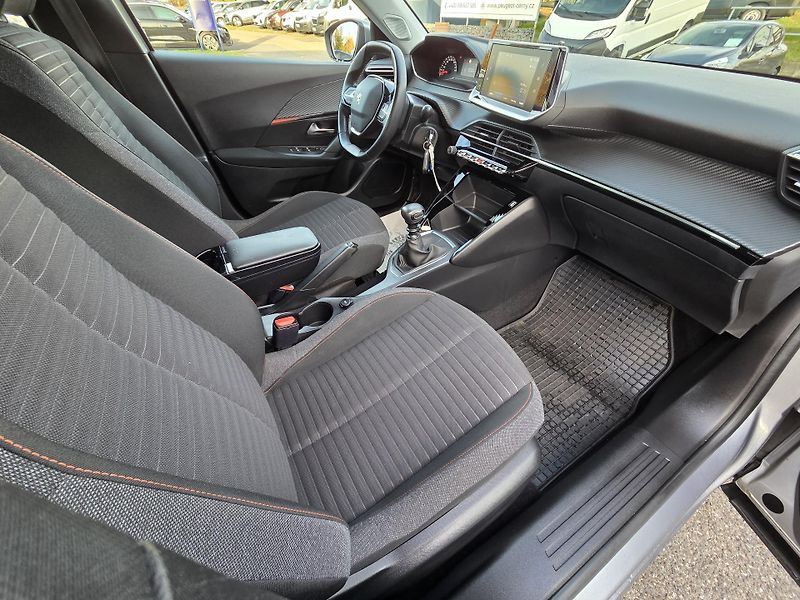 Peugeot 2008 (2020) 1.2 PT 100 ACTIVE MAN 6ST - fotka 12 z 27