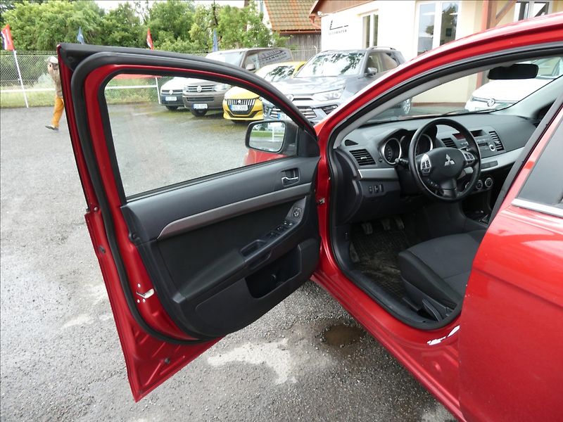 Mitsubishi Lancer 1,8 i 105kW Sportback, klima - fotka 12 z 31