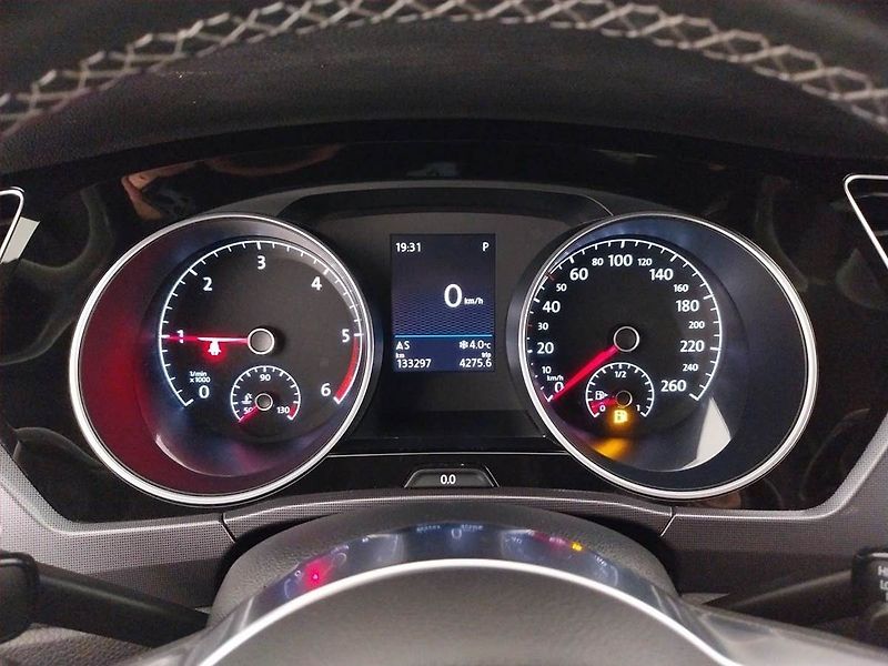 Volkswagen Touran (2017) R-Line 2.0 TDI, Automat - fotka 11 z 24