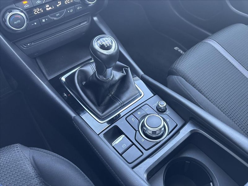 Mazda 3 2,0 i Attraction PLNÝ SERVIS - fotka 27 z 39