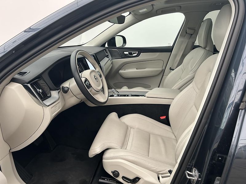 Volvo XC60 2.0  B4 4x4 ULTIMATE - fotka 11 z 33