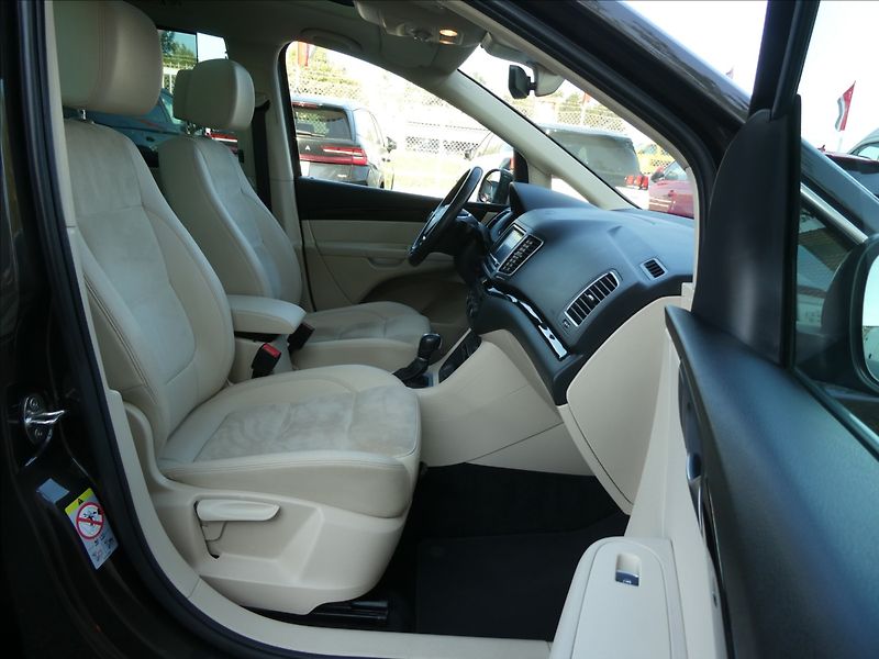 Volkswagen Sharan 2,0 TDi HIGHLINE, rezervace - fotka 26 z 50