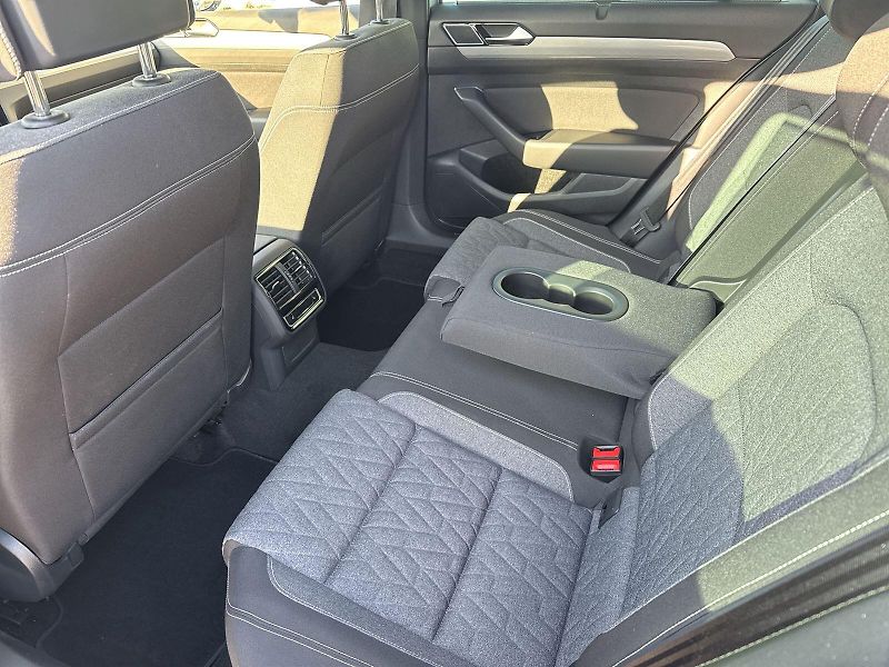 Volkswagen Passat (2023) Variant 2.0 TDI 4x4 DSG Busine - fotka 8 z 34