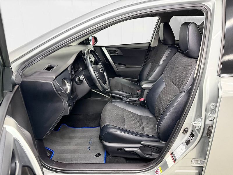 Toyota Auris 1.8 HYBRID e-CVT TS STYLE, KEY - fotka 9 z 18