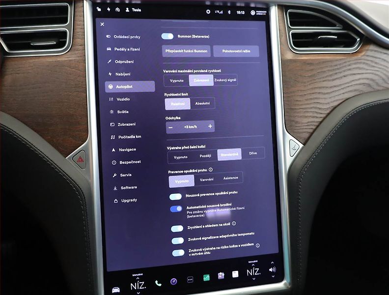 Tesla Model S (2018) 75D - fotka 16 z 27