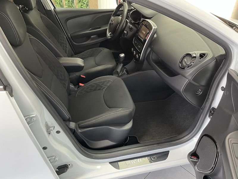 Renault Clio 0.9 TCe ČR 1.MAJ REZERVACE  - fotka 14 z 28