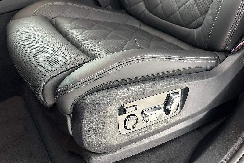 BMW X5 xDrive30d - fotka 7 z 27