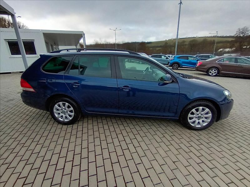Volkswagen Golf 1,2 TSI,KLIMA,VÝHŘEV,SERVISKA - fotka 4 z 40