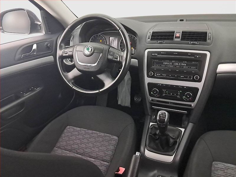 Škoda Octavia (2013) 2.0 TDI, Serv.kniha, Tempomat - fotka 7 z 18