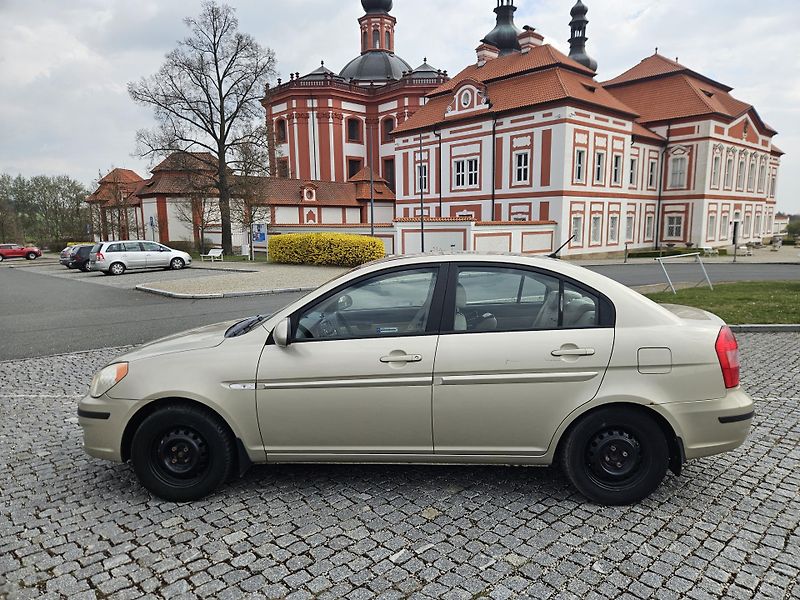Hyundai Accent (2008) 1.5CRDI VELMI PĚKNÝ, SPLÁTKY  - fotka 9 z 24