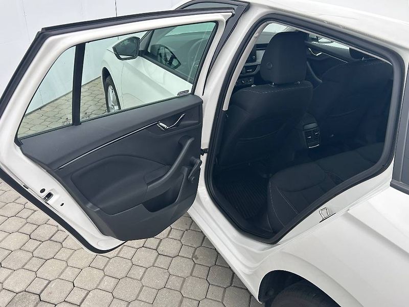 Škoda Scala Ambition 6MP 1,0TSI - fotka 7 z 22