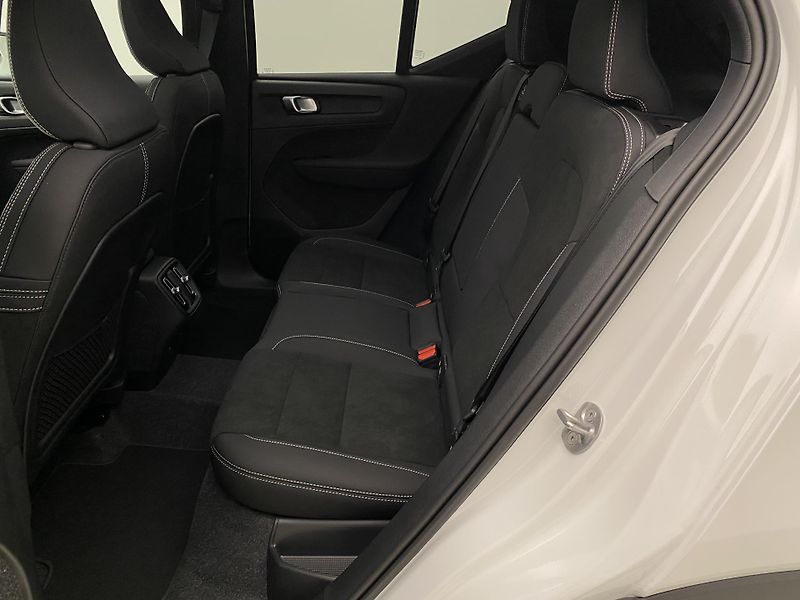 Volvo XC40 (2026) B3 AUT DARK ULTRA  - fotka 6 z 60