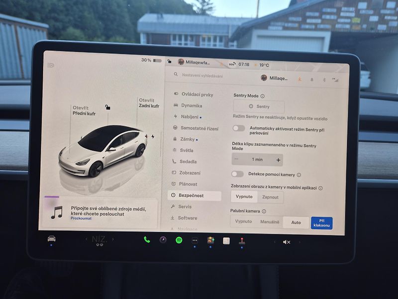 Tesla Model 3 LONG RANGE DUAL MOTOR SOH 91% - fotka 26 z 50