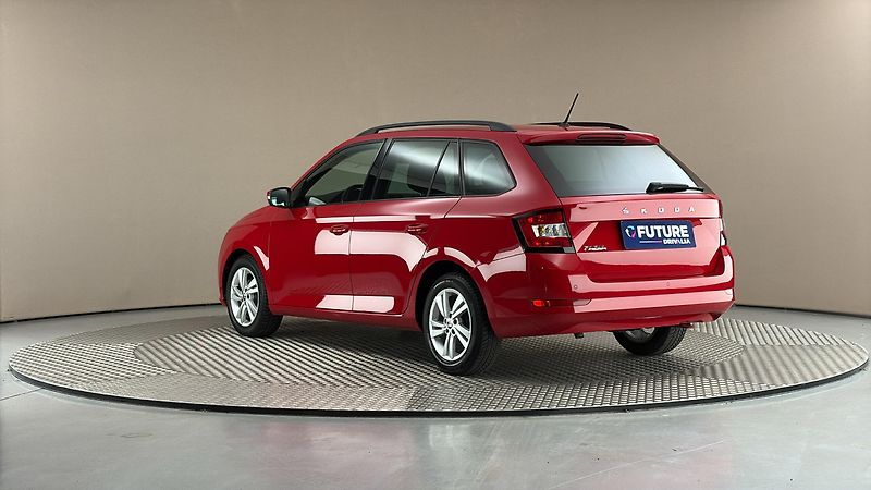 Škoda Fabia 1.0 TSI Ambition Combi - fotka 2 z 24