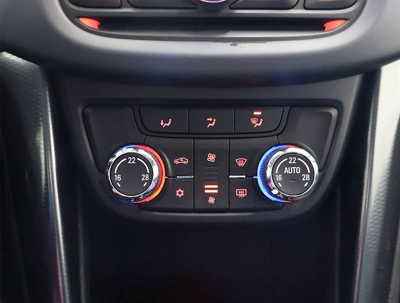 Opel Zafira (2015) 2.0 CDTI, Serv.kniha, Navi - fotka 13 z 19